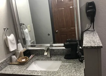 Texas Inn & Suites hotel thumbnail 6