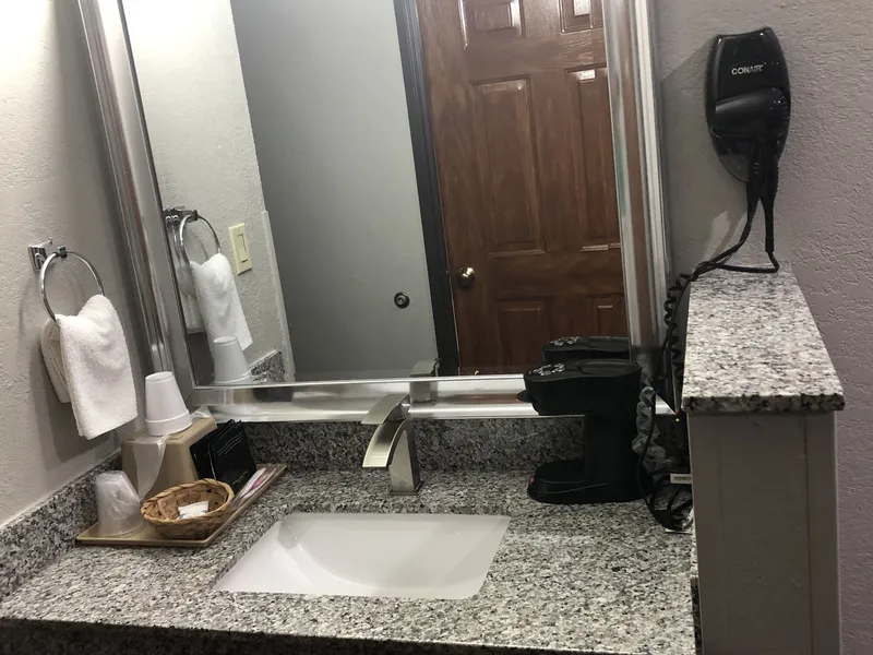 Texas Inn & Suites hotel detail image 6