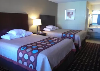 Super 8 by Wyndham Kerrville TX hotel thumbnail 3
