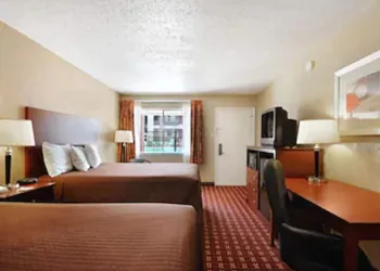 Super 8 by Wyndham Kerrville TX hotel thumbnail 4