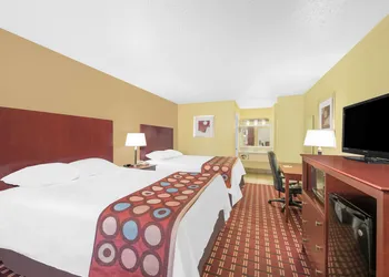 Super 8 by Wyndham Kerrville TX hotel thumbnail 8
