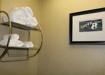 Super 8 by Wyndham Plattsburgh hotel thumbnail 6