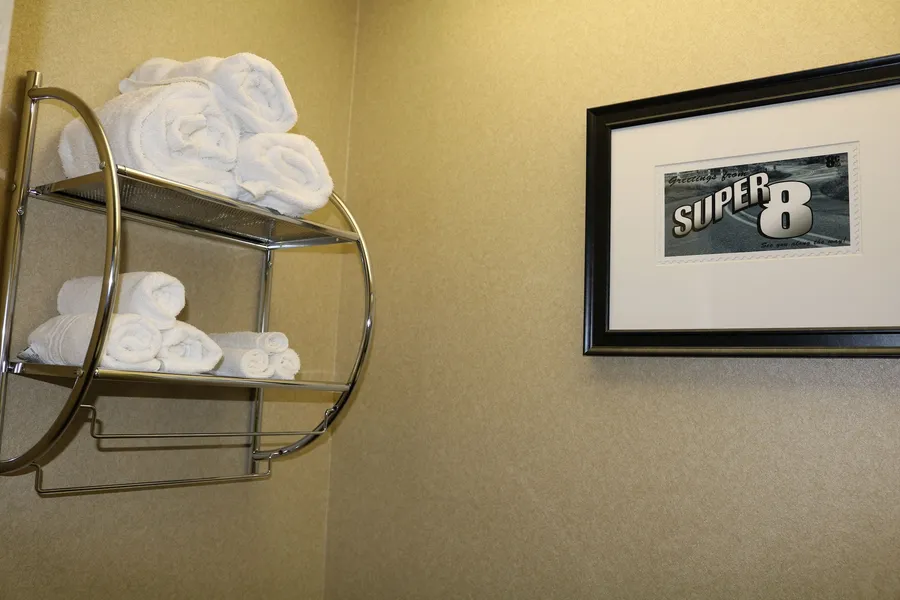 Super 8 by Wyndham Plattsburgh hotel detail image 6