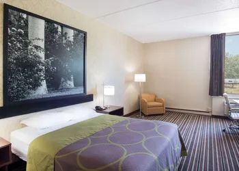 Super 8 by Wyndham Plattsburgh hotel thumbnail 7