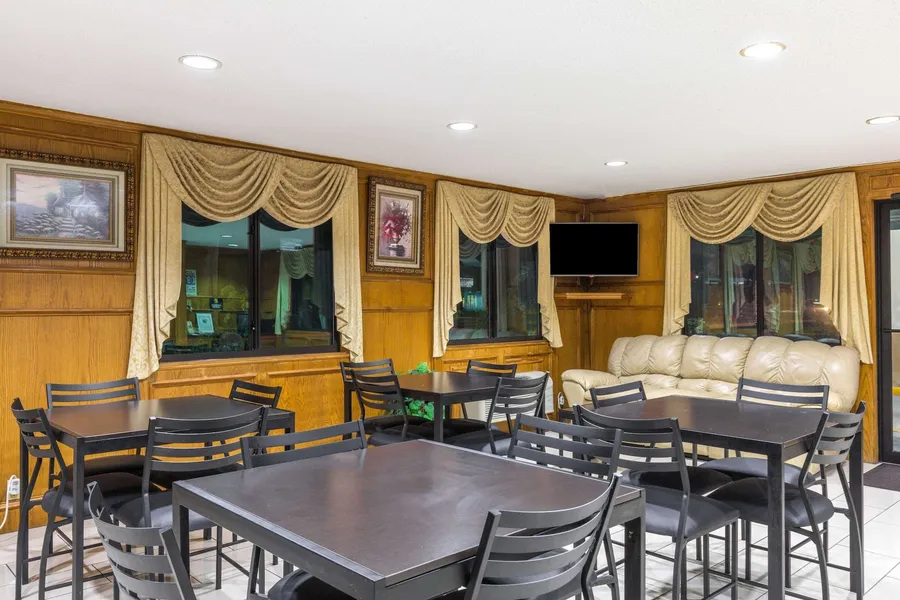 Super 8 by Wyndham League City/Kemah Area hotel detail image 2