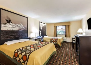 Super 8 by Wyndham League City/Kemah Area hotel thumbnail 6