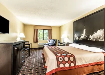 Super 8 by Wyndham League City/Kemah Area hotel thumbnail 7