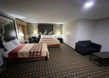 Super 8 by Wyndham League City/Kemah Area hotel thumbnail 8