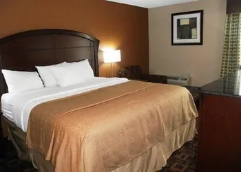 Quality Inn & Suites Arden Hills - Saint Paul North hotel thumbnail 4