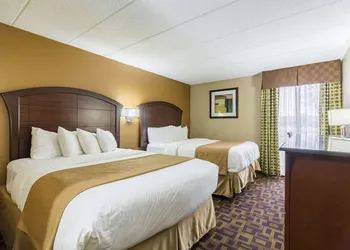 Quality Inn & Suites Arden Hills - Saint Paul North hotel thumbnail 5