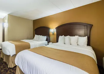 Quality Inn & Suites Arden Hills - Saint Paul North hotel thumbnail 6