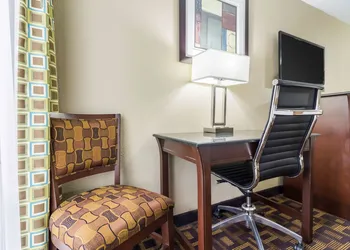 Quality Inn & Suites Arden Hills - Saint Paul North hotel thumbnail 7