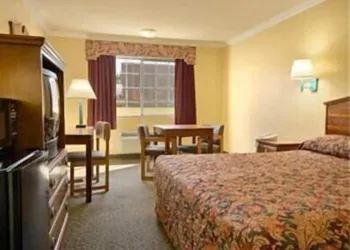 Super 8 by Wyndham Los Angeles Downtown hotel thumbnail 6