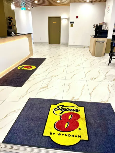 Super 8 by Wyndham Hinton hotel detail image 2
