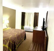Super 8 by Wyndham Hinton hotel detail image 3