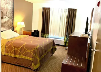Super 8 by Wyndham Hinton hotel thumbnail 7