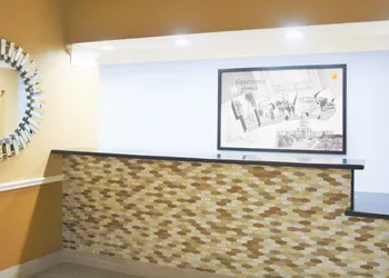 Super 8 by Wyndham Galveston hotel thumbnail 2