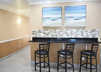 Super 8 by Wyndham Galveston hotel thumbnail 3