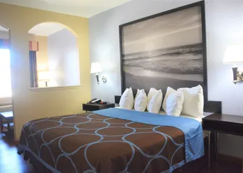Super 8 by Wyndham Galveston hotel thumbnail 5