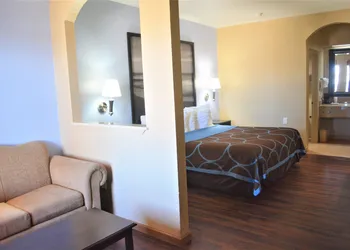 Super 8 by Wyndham Galveston hotel thumbnail 8