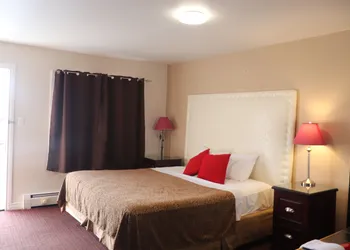 Falls Lodge by the Falls hotel thumbnail 4