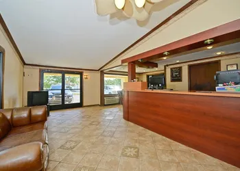 Americas Best Value Inn & Suites Warren Detroit hotel thumbnail 3