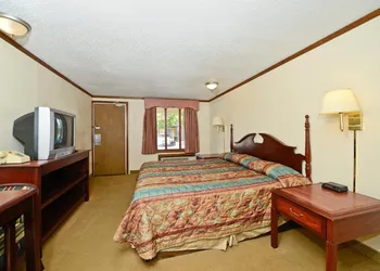 Americas Best Value Inn & Suites Warren Detroit hotel thumbnail 6