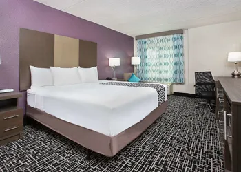La Quinta Inn & Suites by Wyndham Chattanooga - East Ridge hotel thumbnail 6