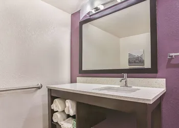 La Quinta Inn & Suites by Wyndham Chattanooga - East Ridge hotel thumbnail 8