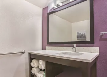 La Quinta Inn & Suites by Wyndham Chattanooga - East Ridge hotel thumbnail 8
