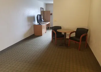 Super 8 by Wyndham Bend hotel thumbnail 5