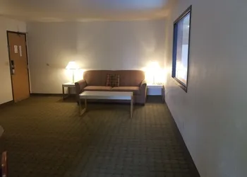 Super 8 by Wyndham Bend hotel thumbnail 6