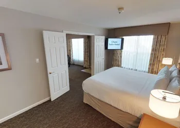 Chase Suites Hotel Brea-Fullerton hotel thumbnail 2