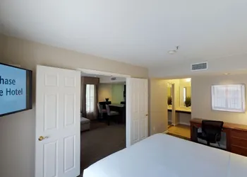 Chase Suites Hotel Brea-Fullerton hotel thumbnail 4