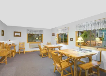 Super 8 by Wyndham Lake George/Warrensburg Area hotel thumbnail 3