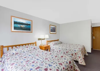 Super 8 by Wyndham Lake George/Warrensburg Area hotel thumbnail 5