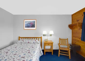Super 8 by Wyndham Lake George/Warrensburg Area hotel thumbnail 6