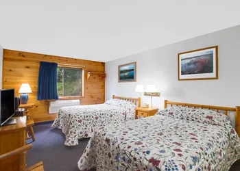 Super 8 by Wyndham Lake George/Warrensburg Area hotel thumbnail 7