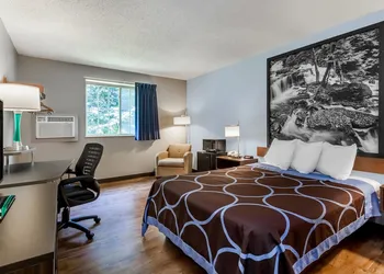 Super 8 by Wyndham East Stroudsburg/Poconos hotel thumbnail 5