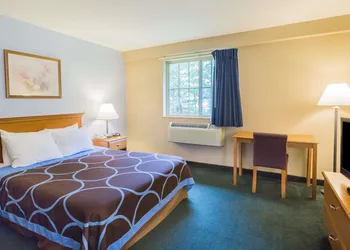 Super 8 by Wyndham East Stroudsburg/Poconos hotel thumbnail 6