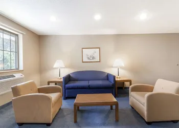 Super 8 by Wyndham East Stroudsburg/Poconos hotel thumbnail 4