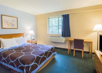Super 8 by Wyndham East Stroudsburg/Poconos hotel thumbnail 6