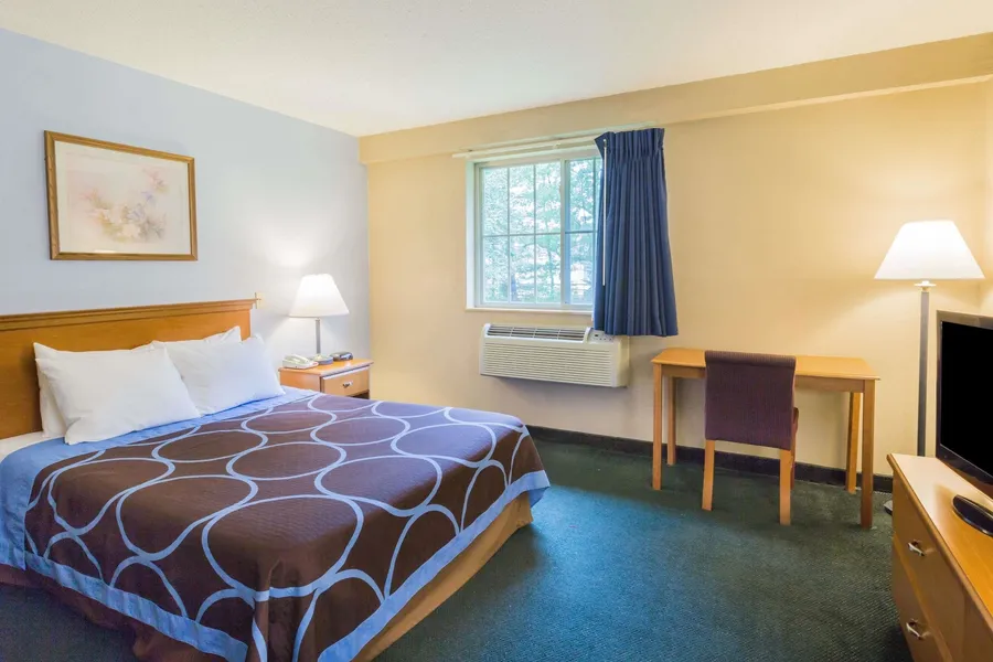 Super 8 by Wyndham East Stroudsburg/Poconos hotel detail image 6