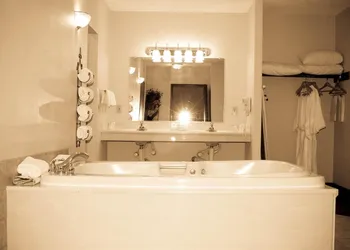 Clover Island Inn hotel thumbnail 8