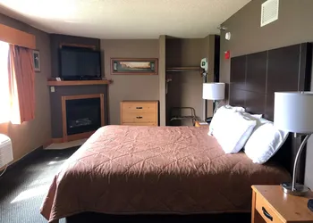 Boarders Inn & Suites by Cobblestone Hotels - Fayette hotel thumbnail 8