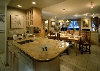 Vail's Mountain Haus hotel thumbnail 3