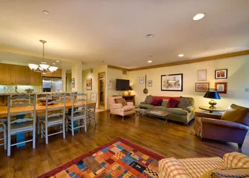 Vail's Mountain Haus hotel thumbnail 4