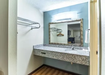 Motel 6 Kenly, NC hotel thumbnail 4