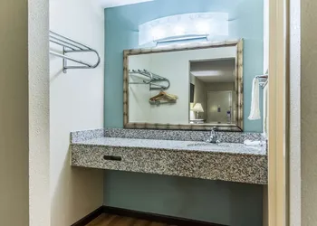 Motel 6 Kenly, NC hotel thumbnail 8