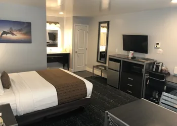 Pacific Inn hotel thumbnail 8